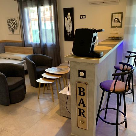 Grand Studio Tres Agreable Avec Bar, Cuisine Et Terrasse 滨海卡涅 外观 照片